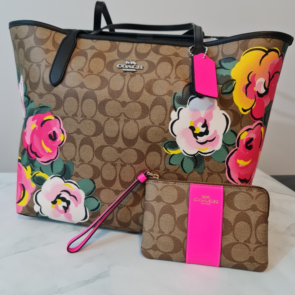 NWT🌸 Coach Signature Floral Tote